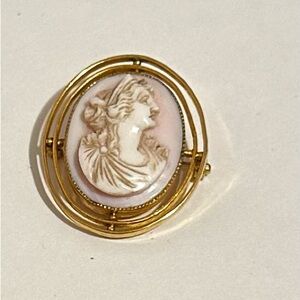 Vintage shell cameo brooch